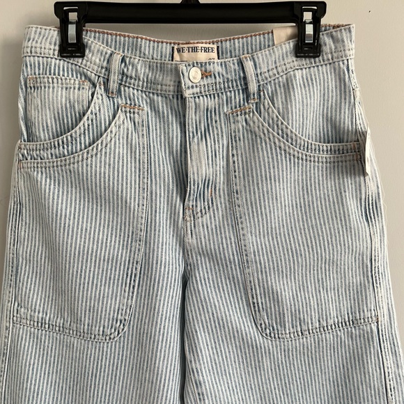 🌟LAST ONE! FREE PEOPLE Piper Mid-Rise Crop Wide-Leg Jeans in Worn Railroad - Picture 10 of 12